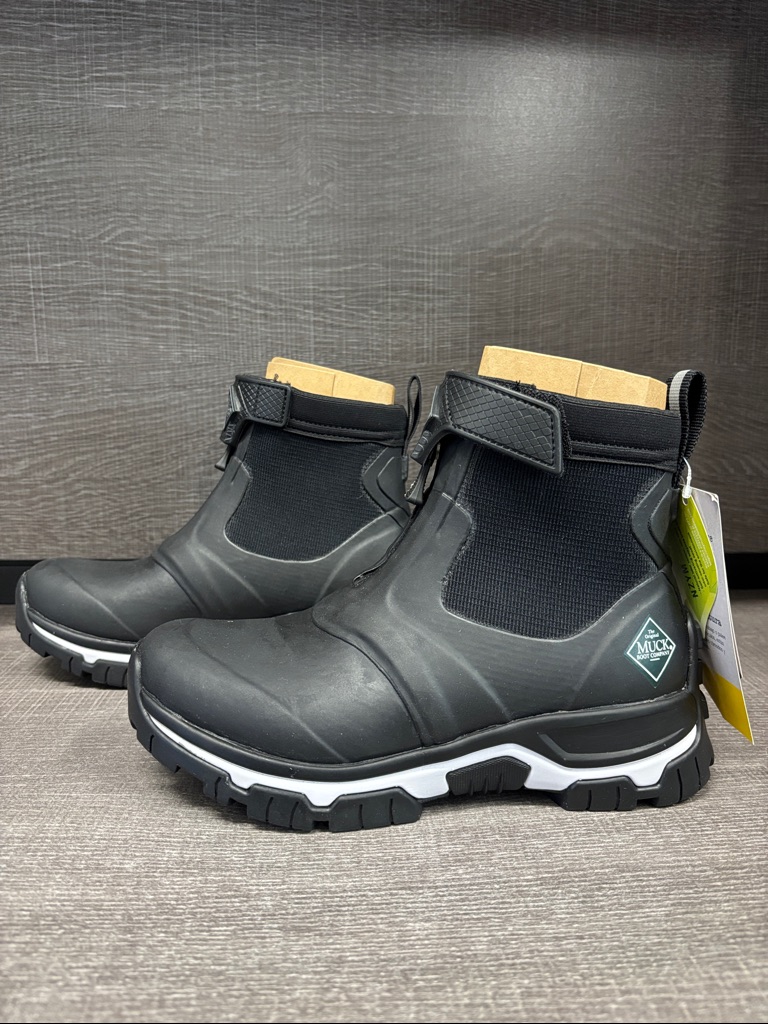 Women's Muck Apex Mid Zip Boot (Black) - Size 5
